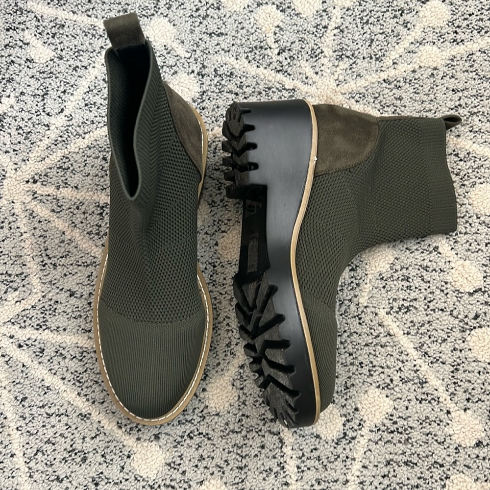 Nicole Miller. Size 9. Olive green sweater boot wedge lug sole